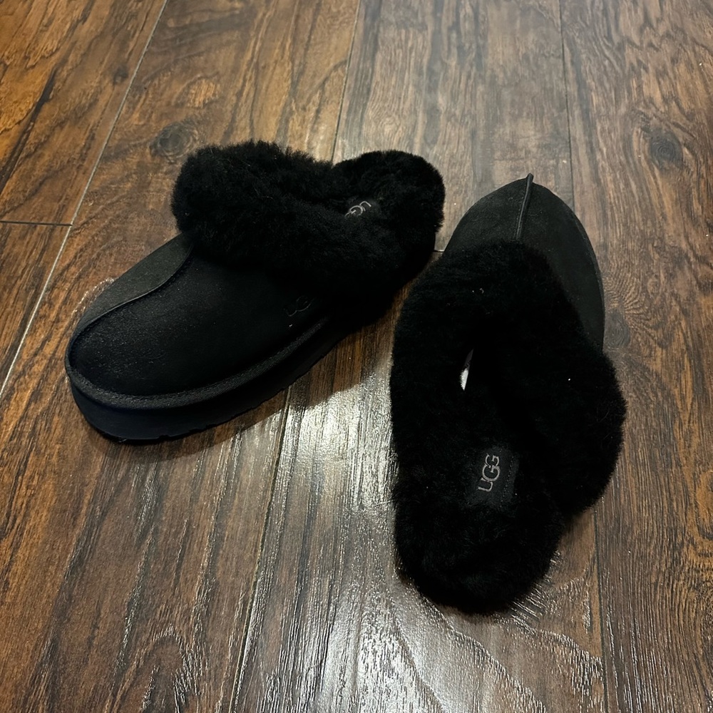 UGG Disquette Black Fur Lined Slippers